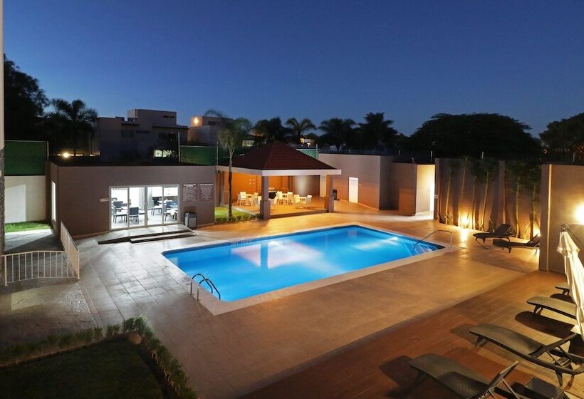 Отель Candlewood Suites Celaya By Ihg