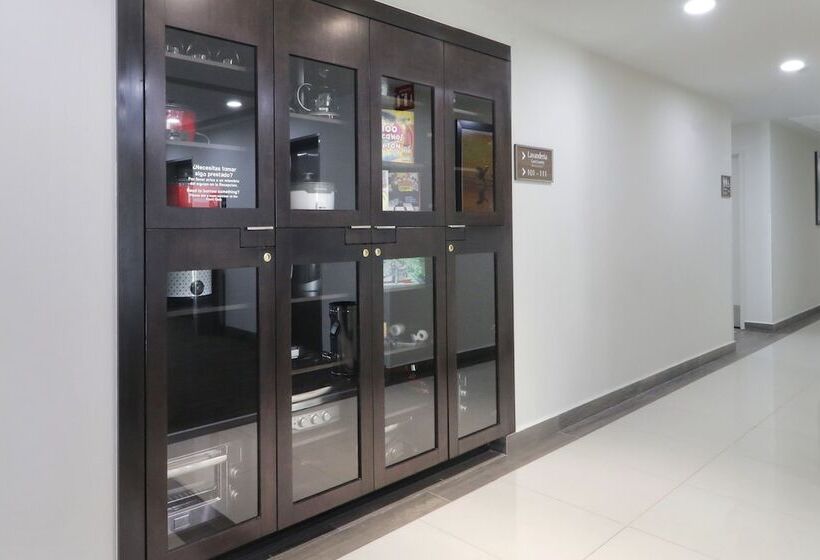 Отель Candlewood Suites Celaya By Ihg