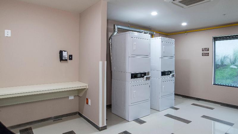 Отель Candlewood Suites Celaya By Ihg