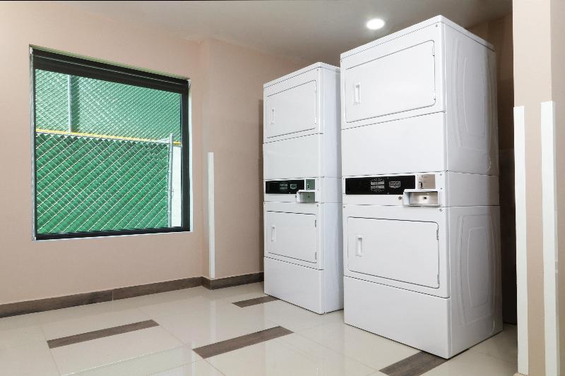 Отель Candlewood Suites Celaya By Ihg