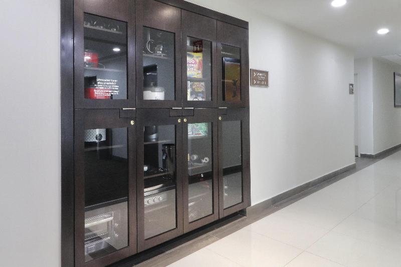 Отель Candlewood Suites Celaya By Ihg