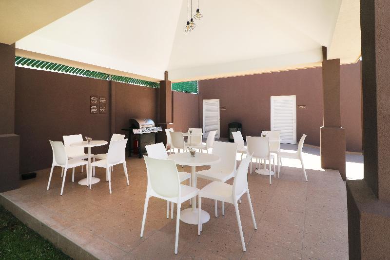 Отель Candlewood Suites Celaya By Ihg