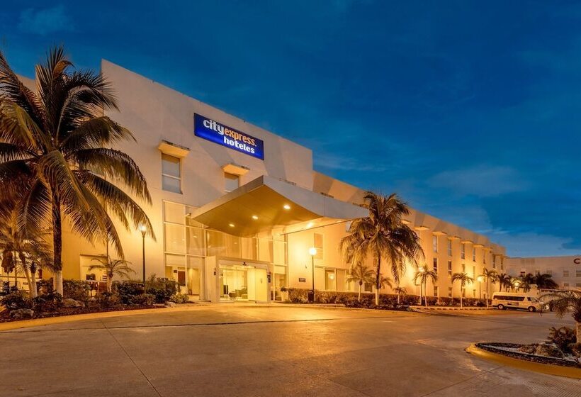 Отель City Express Suites By Marriott Playa Del Carmen