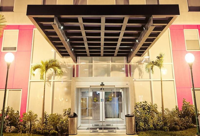 Отель City Express Suites By Marriott Playa Del Carmen