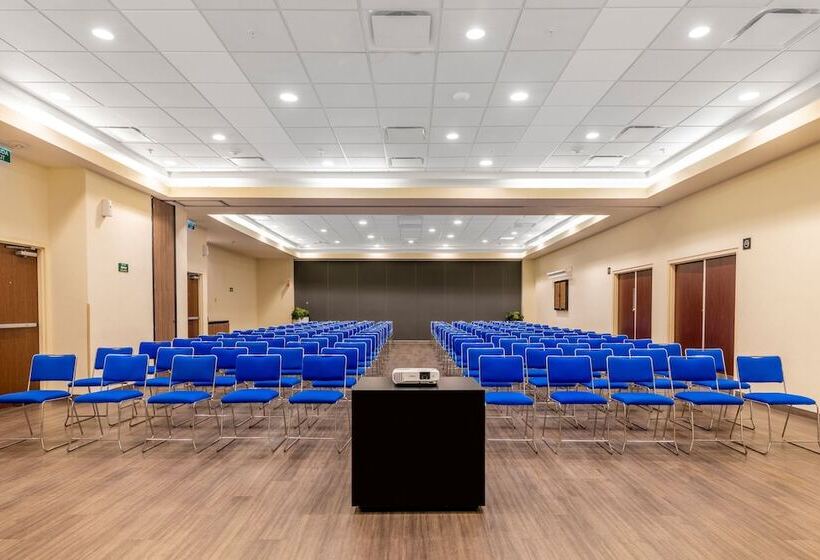 Отель City Express Suites By Marriott Playa Del Carmen