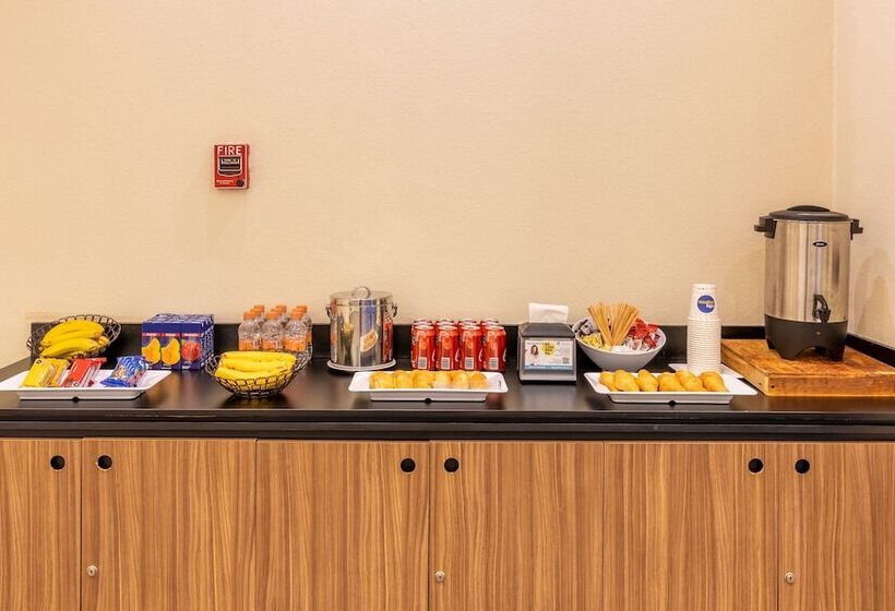 Отель City Express Suites By Marriott Playa Del Carmen