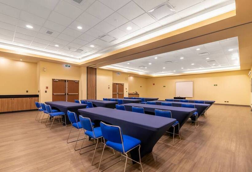 Отель City Express Suites By Marriott Playa Del Carmen