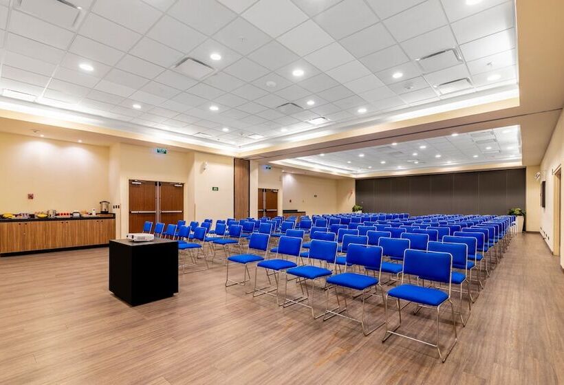 Отель City Express Suites By Marriott Playa Del Carmen