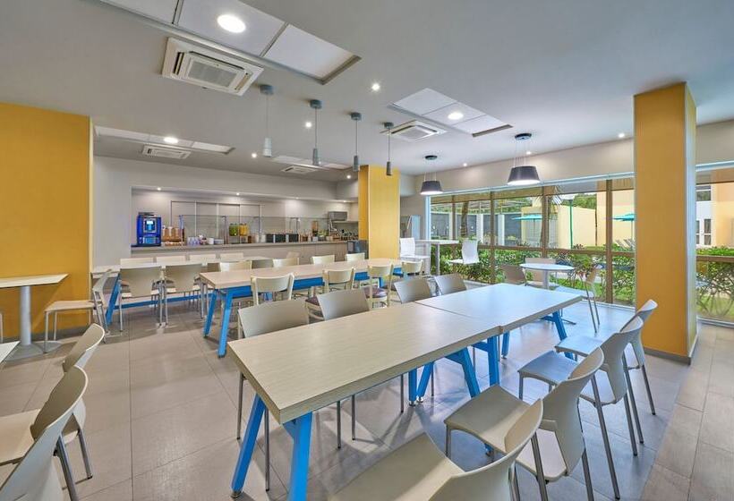 Отель City Express Suites By Marriott Playa Del Carmen