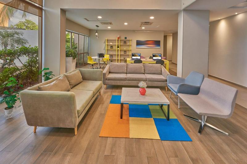 Отель City Express Suites By Marriott Playa Del Carmen