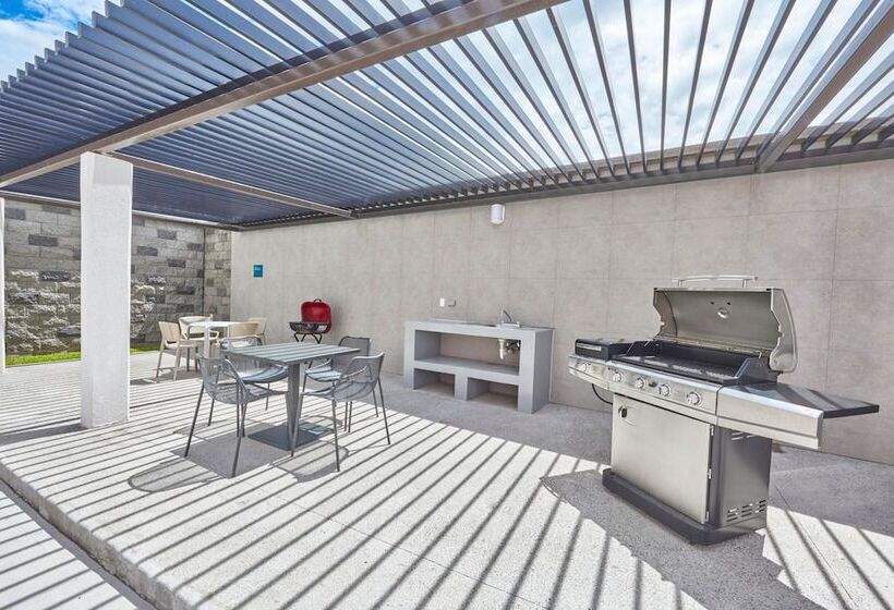 فندق City Express Suites By Marriott Silao Aeropuerto