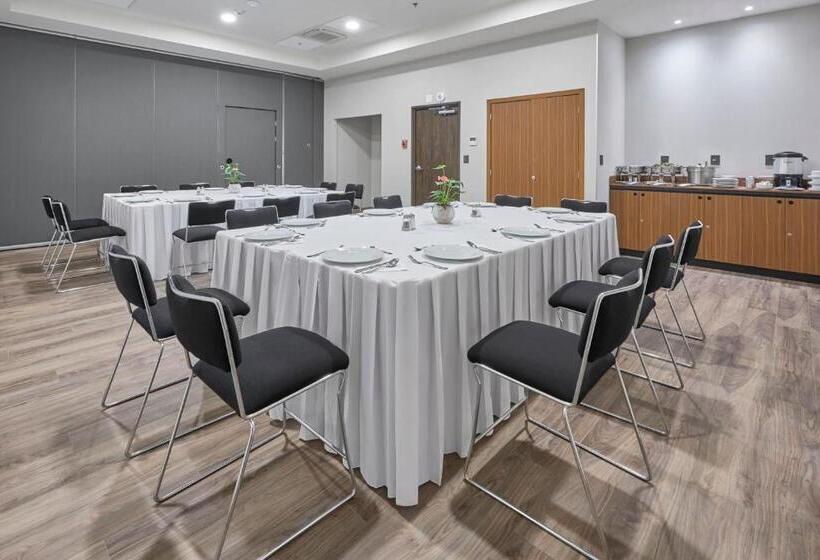 فندق City Express Suites By Marriott Silao Aeropuerto