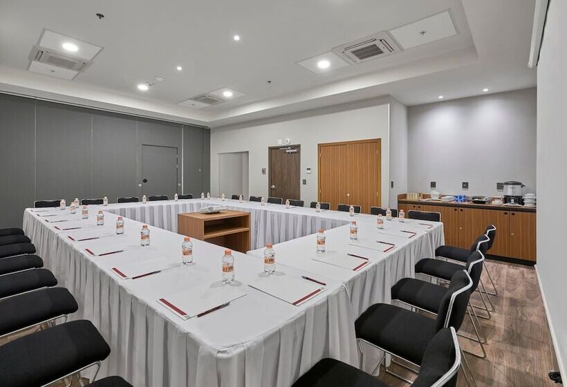 فندق City Express Suites By Marriott Silao Aeropuerto