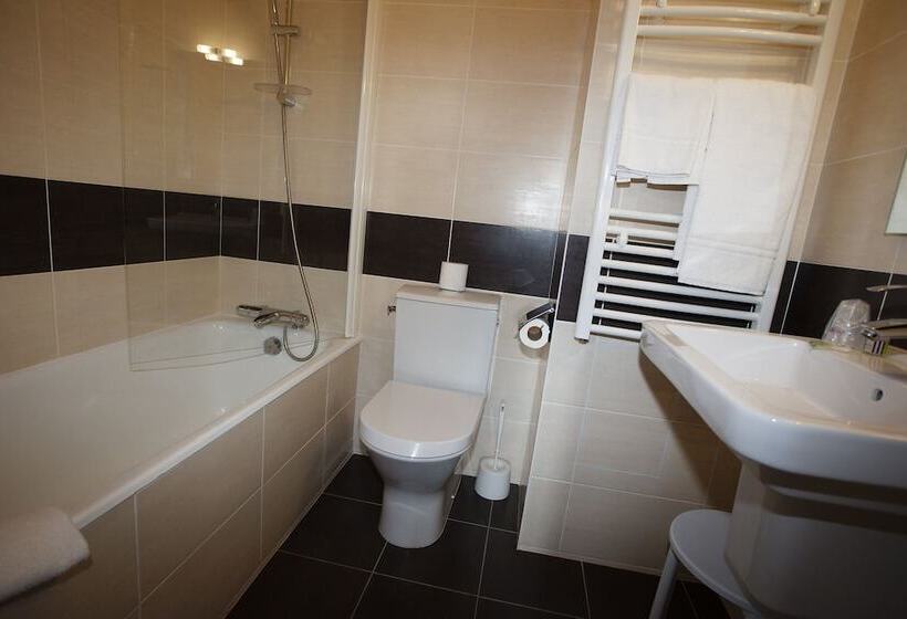 בית מלון כפרי Contact Hôtel   Hôtel Le Lion D Or Lamballe