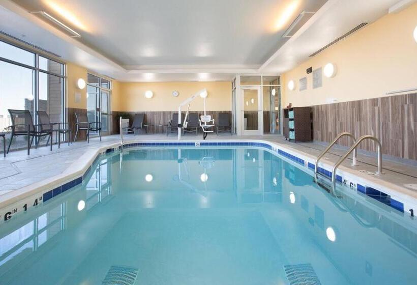 فندق Fairfield Inn & Suites By Marriott Burlington