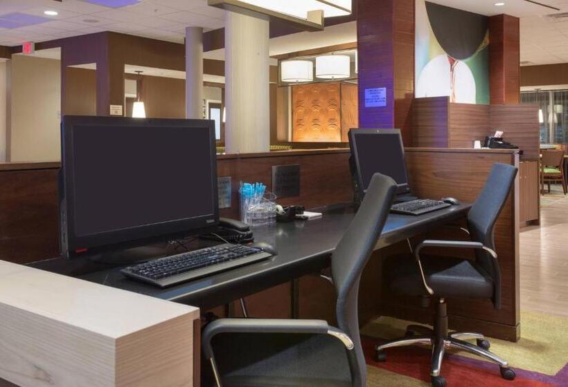 فندق Fairfield Inn & Suites By Marriott Burlington