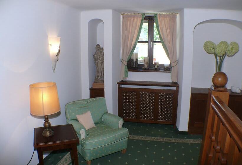 فندق Friesachers Aniferhof