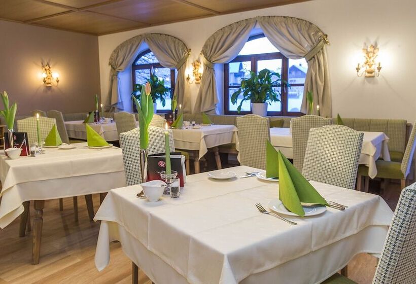 فندق Friesachers Aniferhof