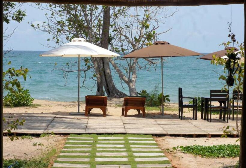 هتل Gold Sand Beach Bungalow