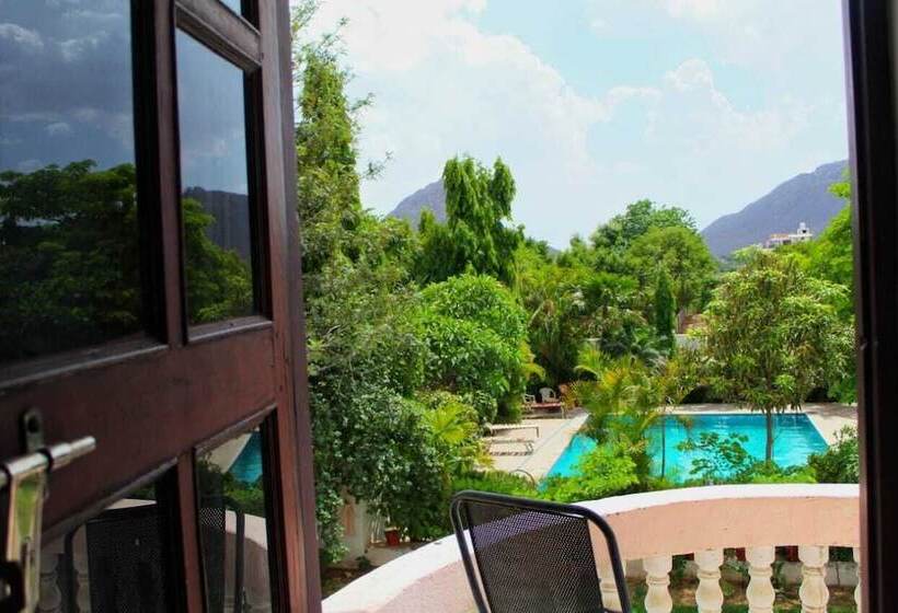 هتل Green Park Resort