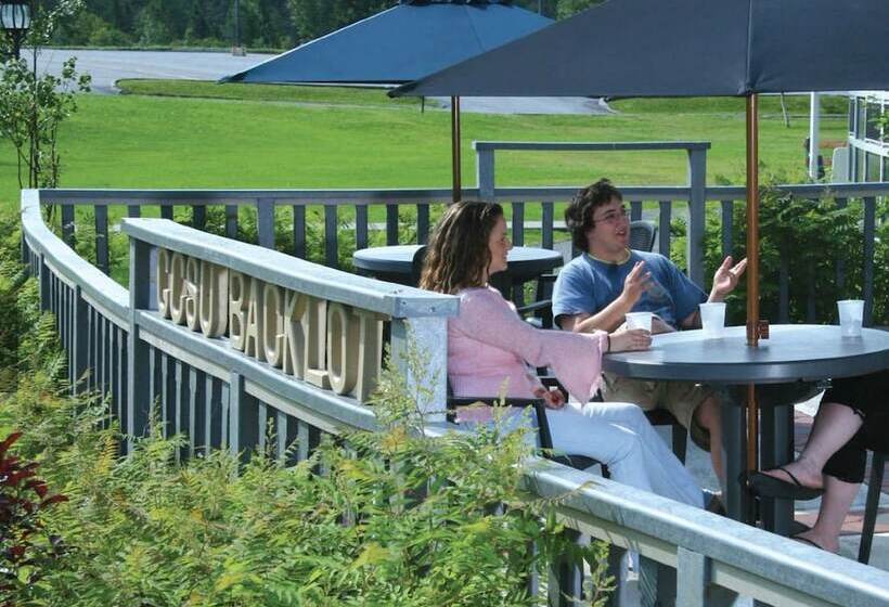 ホテル Backpacker College At Memorial University   Grenfell Campus