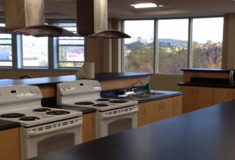 ホテル Backpacker College At Memorial University   Grenfell Campus