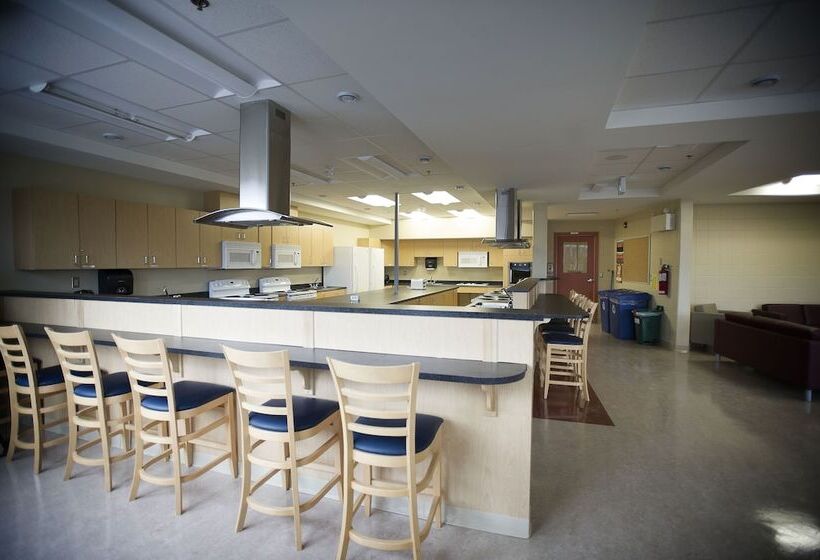 ホテル Backpacker College At Memorial University   Grenfell Campus