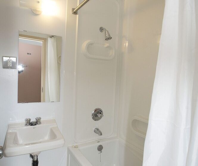 ホテル Backpacker College At Memorial University   Grenfell Campus