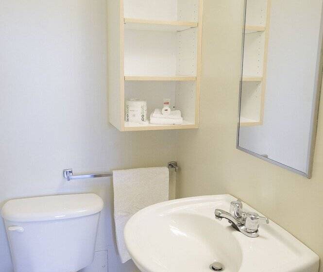 ホテル Backpacker College At Memorial University   Grenfell Campus