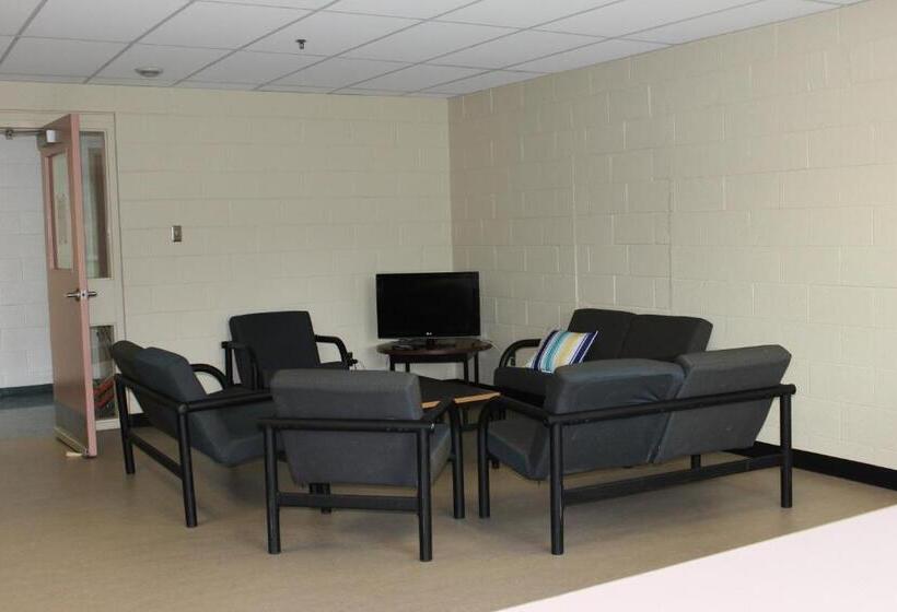 ホテル Backpacker College At Memorial University   Grenfell Campus