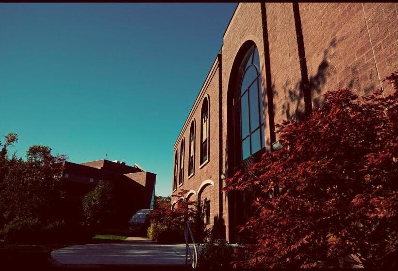 ホテル Backpacker College At Memorial University   Grenfell Campus