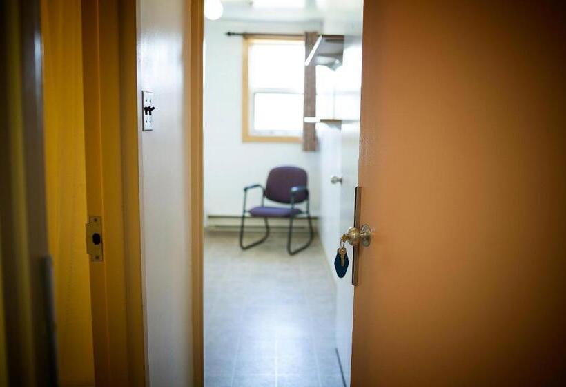 ホテル Backpacker College At Memorial University   Grenfell Campus