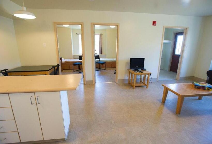 ホテル Backpacker College At Memorial University   Grenfell Campus