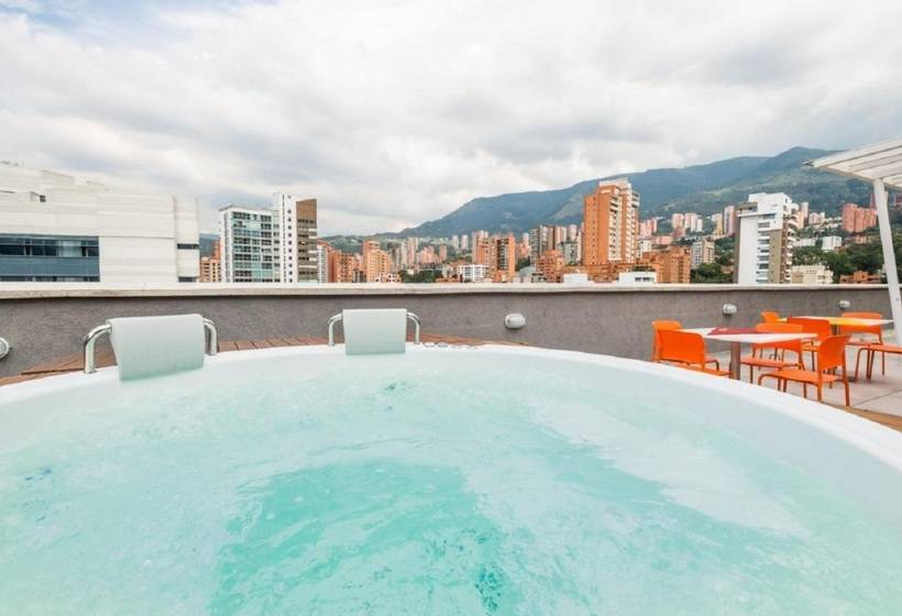 هتل Hampton By Hilton Medellin