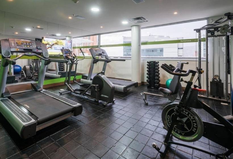 Отель Hampton By Hilton Medellin