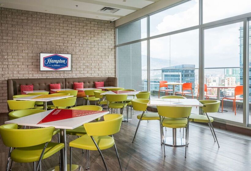 Отель Hampton By Hilton Medellin