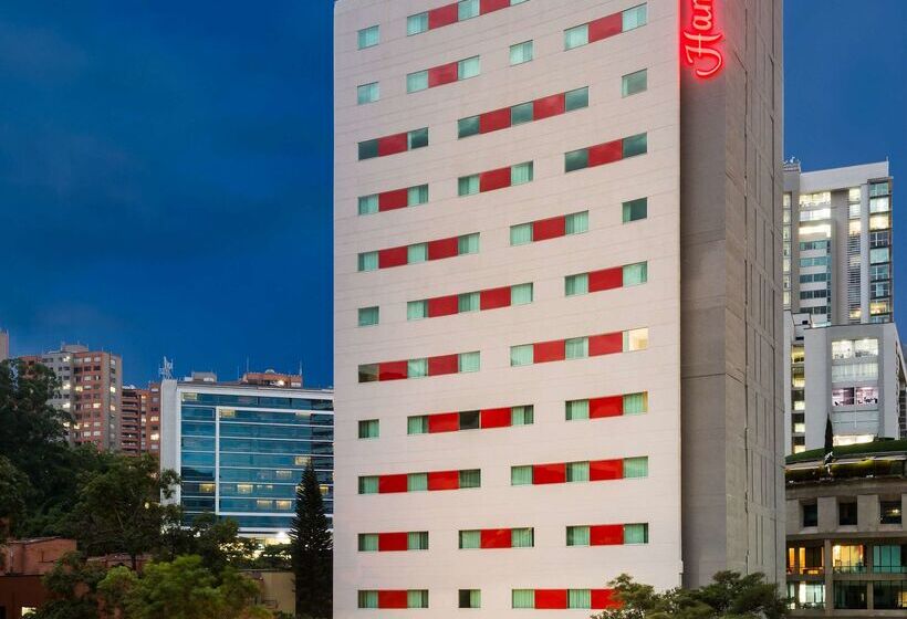 Отель Hampton By Hilton Medellin