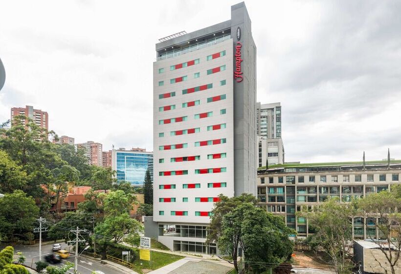 Отель Hampton By Hilton Medellin