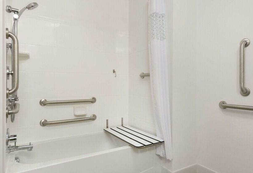 هتل Hampton Inn North Olmsted Cleveland Airport