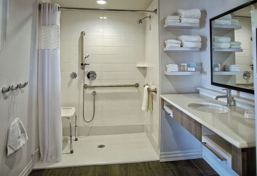 فندق Hampton Inn & Suites Moore