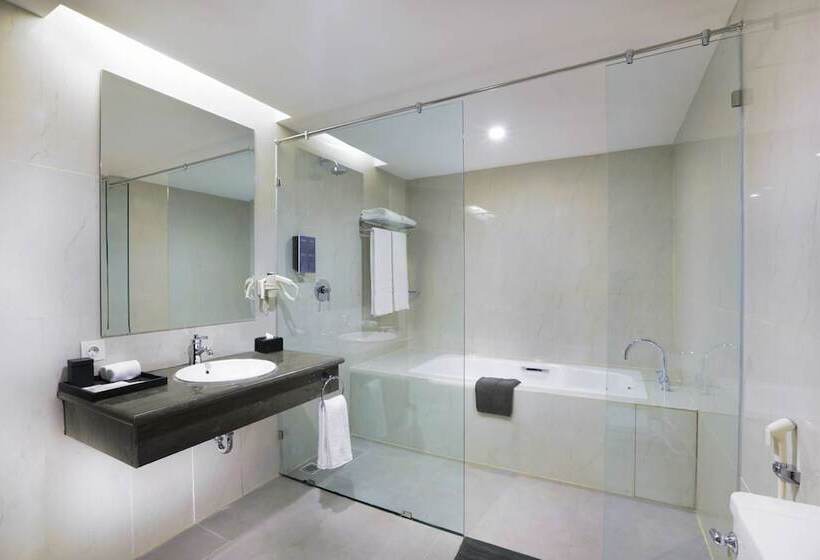 فندق Harper Perintis By Aston