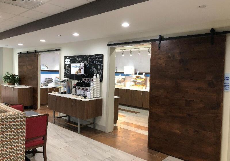 בית מלון כפרי Holiday Inn Express Pineville Alexandria Area By Ihg