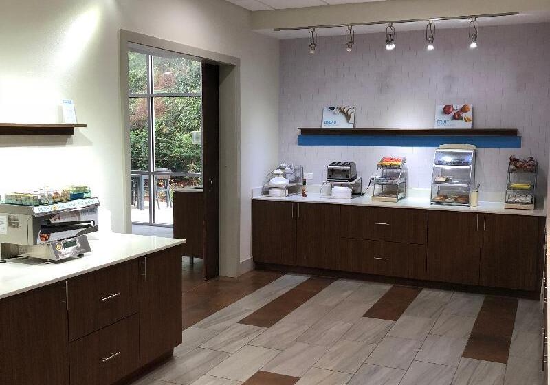 هتل Holiday Inn Express Pineville Alexandria Area By Ihg