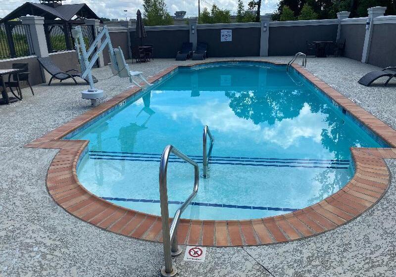 בית מלון כפרי Holiday Inn Express Pineville Alexandria Area By Ihg