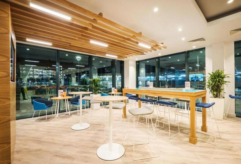 Отель Holiday Inn Express Stockport, An Ihg