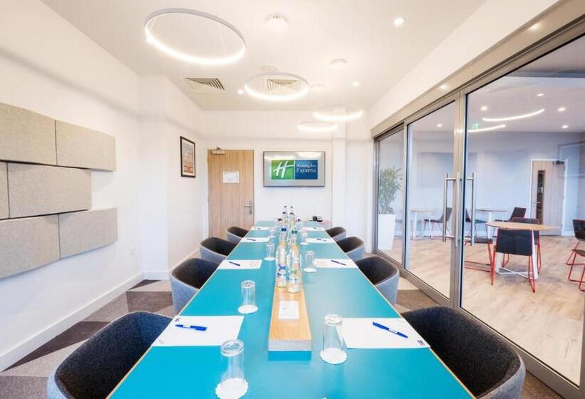 Отель Holiday Inn Express Stockport, An Ihg