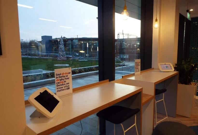 Отель Holiday Inn Express Stockport, An Ihg