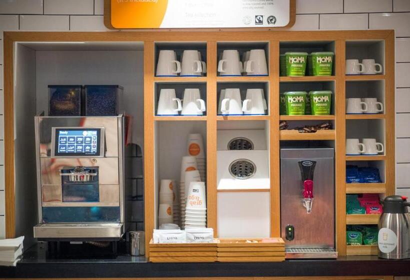 Отель Holiday Inn Express Stockport, An Ihg