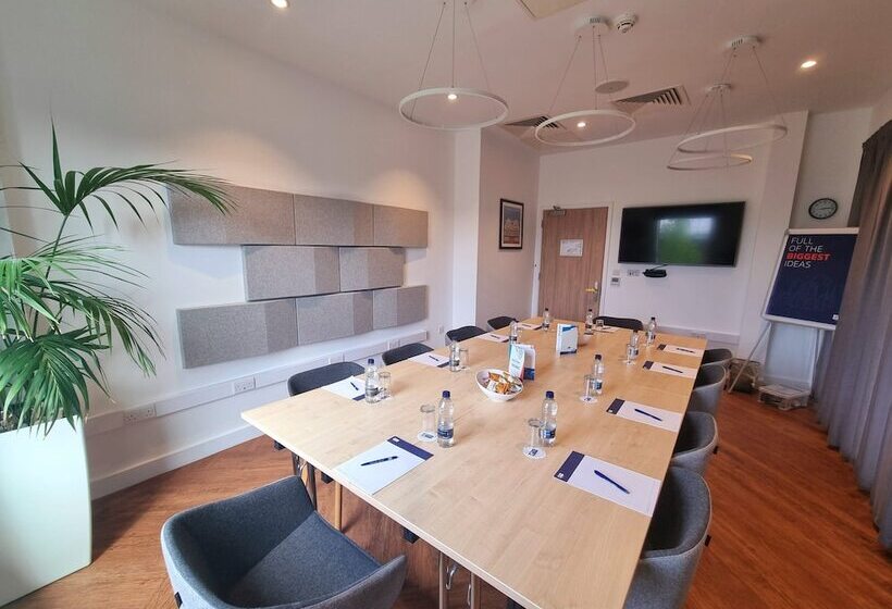 Отель Holiday Inn Express Stockport, An Ihg