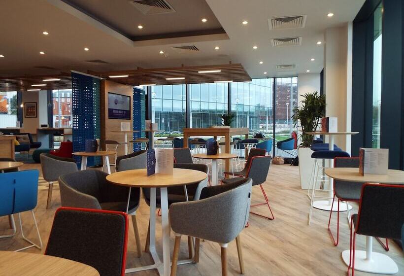 Отель Holiday Inn Express Stockport, An Ihg